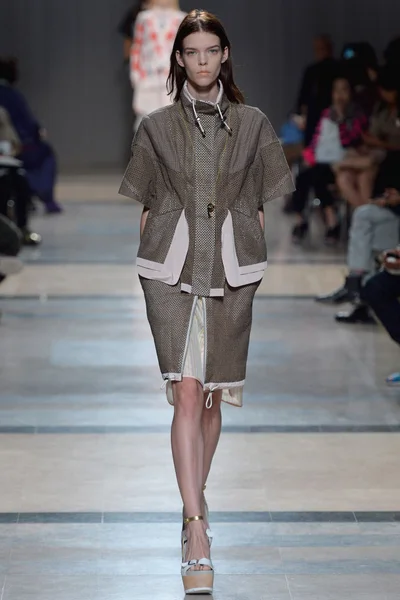 Look 25